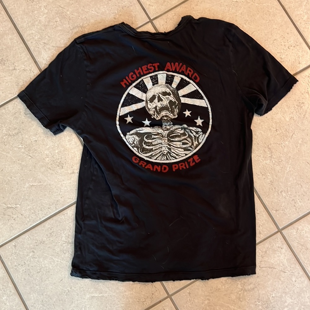 Imogene and Willie black pocket t
